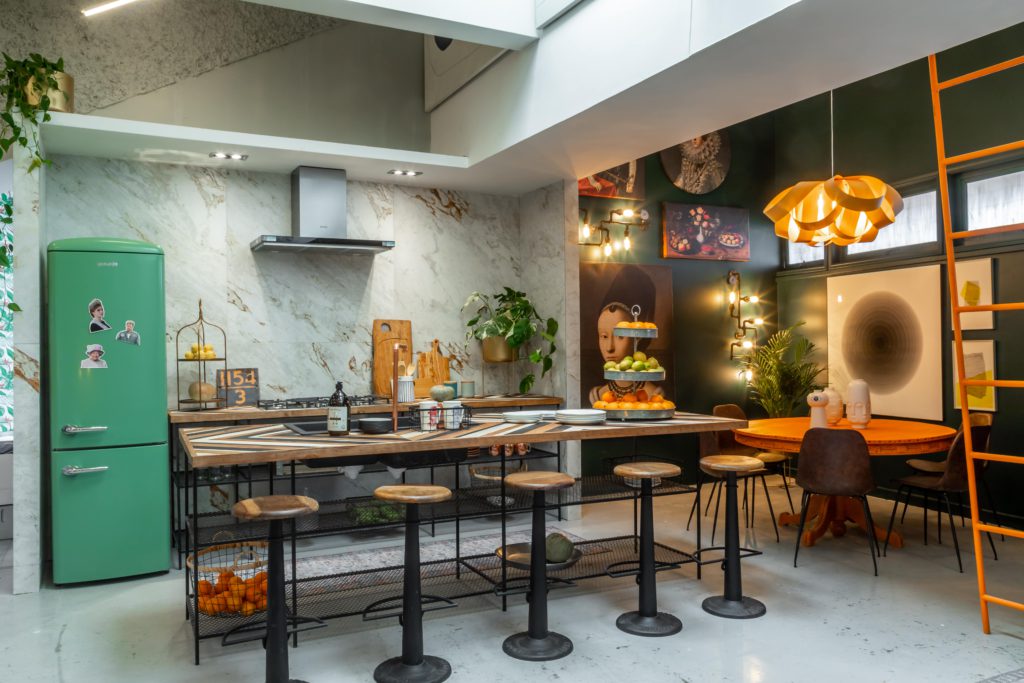 Lámpara de diseñador en un Loft neoyorquino de un artista, espacio 10 de Casa Foa Chile.